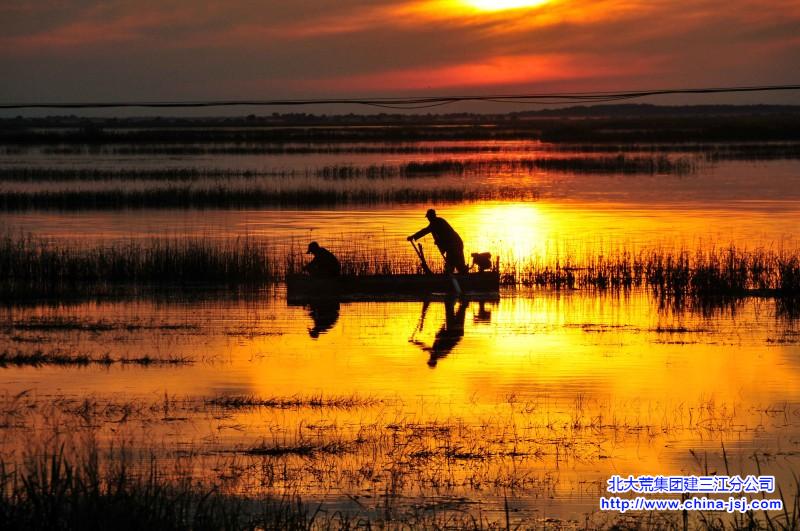 夕陽下的漁船-作者：攝影協(xié)會  時玉森.jpg